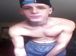 Ado gay sexy qui fume chaud