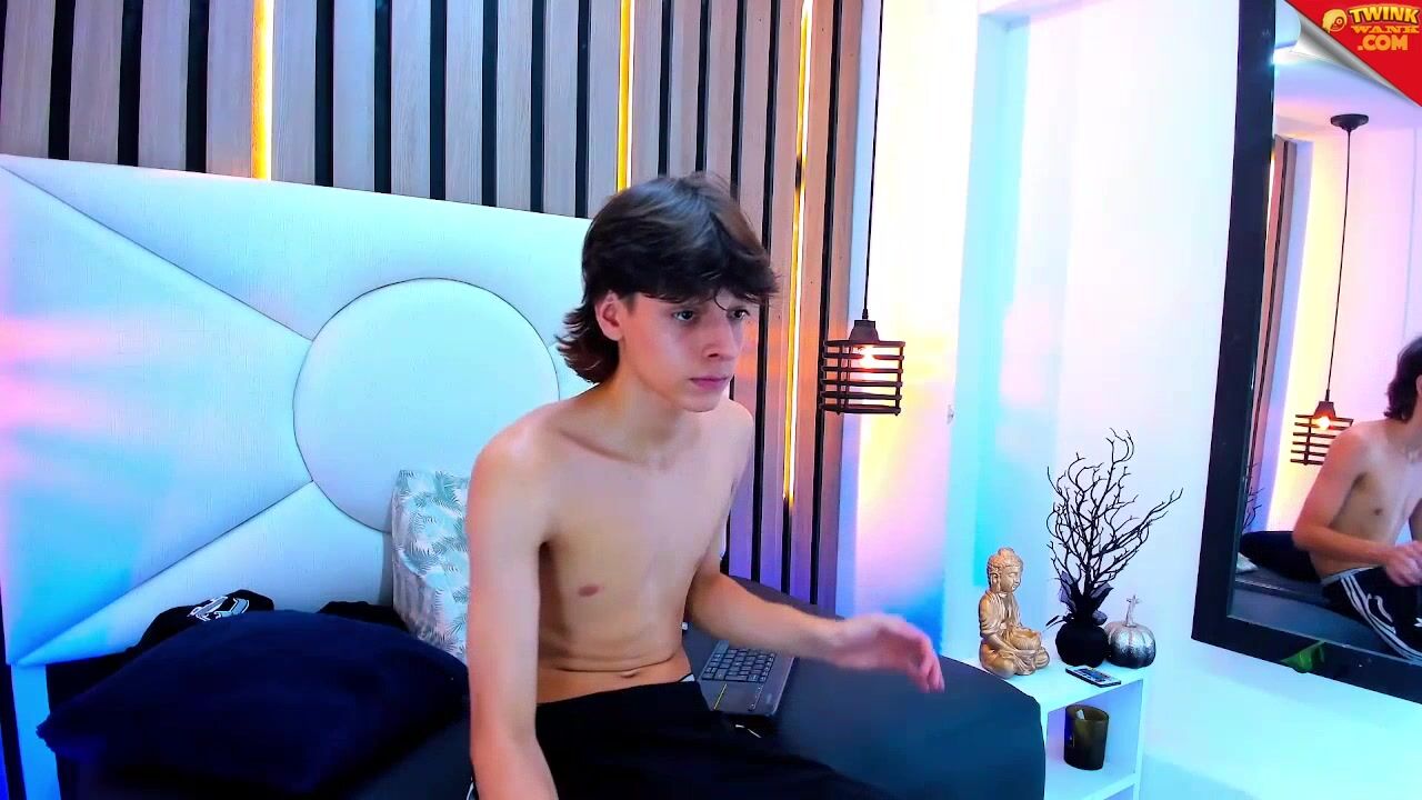 Camboy twink shows hot bareback cock