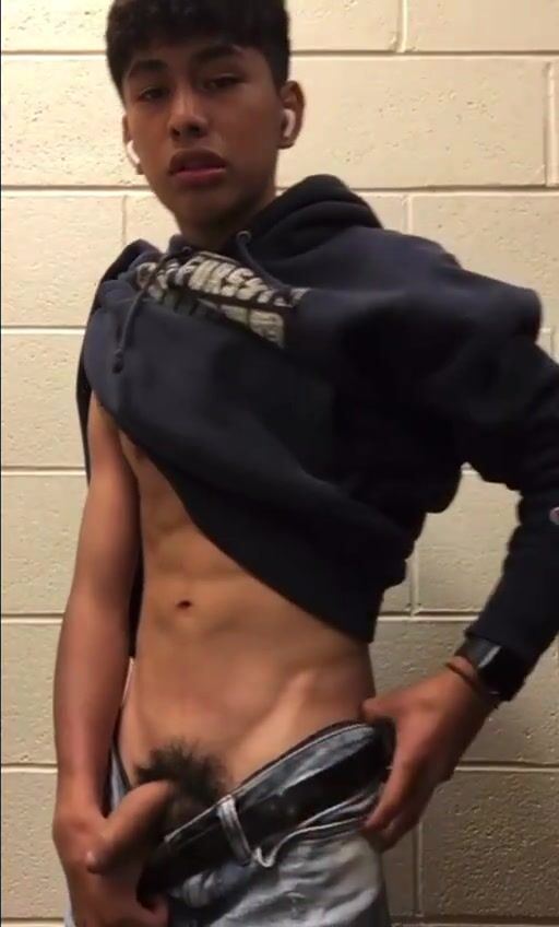 Sexy latino twink flexes and cums