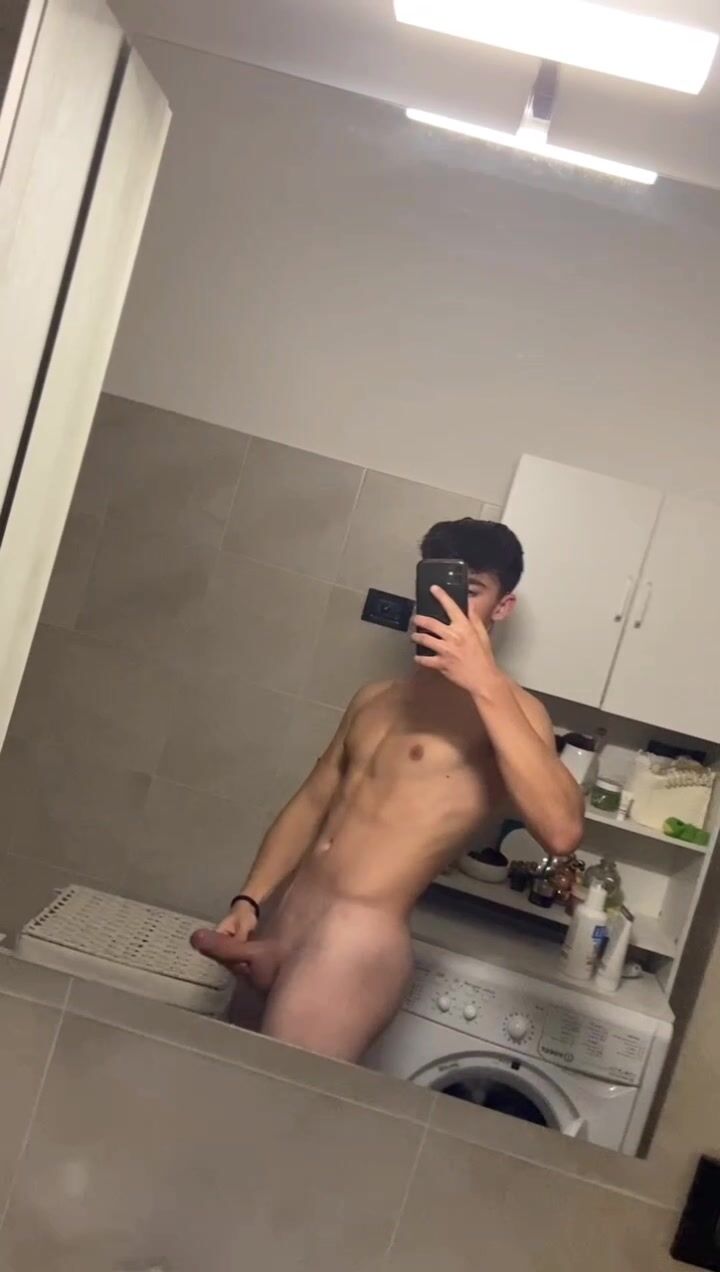 Sexy ado nu ita