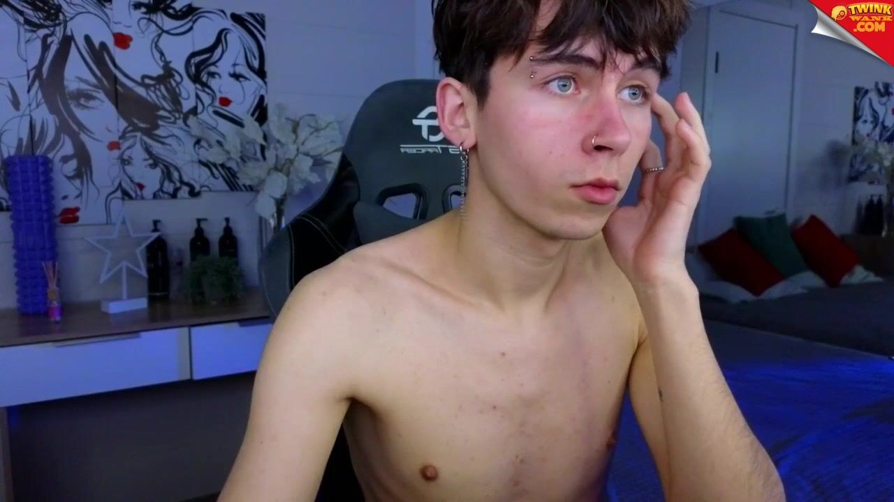 Jeunes gays se branlent à cru en cam