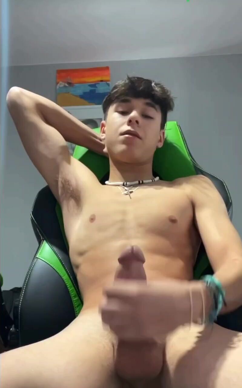 Adolescente se masturba para uma webcam sexy