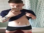 Vídeo pornô de garoto em selfie espelho tremido