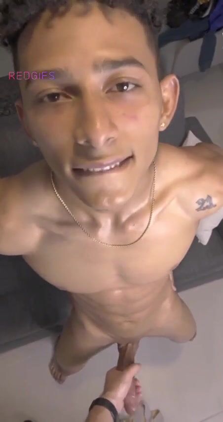 Latino-twink wichst glatten schwanz