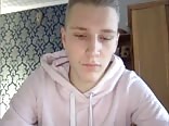 Ado lisse se branle la bite rasée
