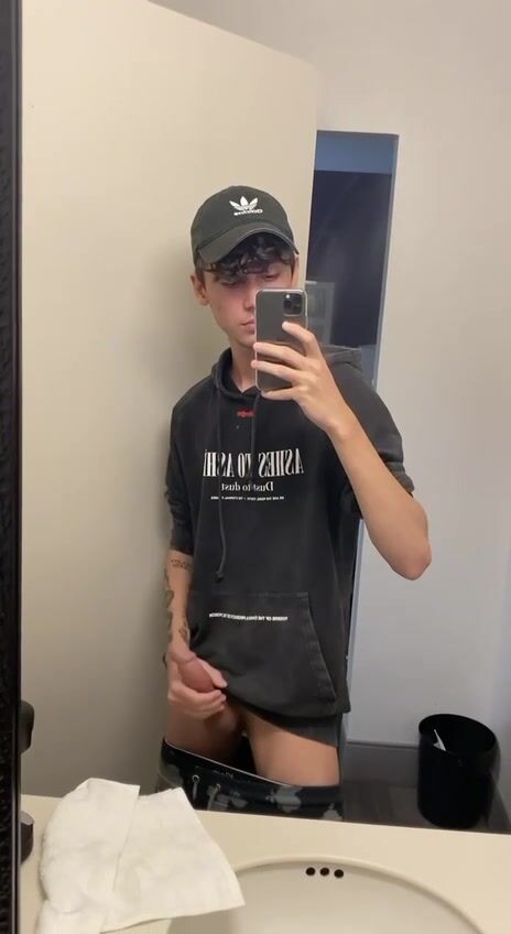 Shawn mendes chevauche la grosse queue musclée de papa à cru