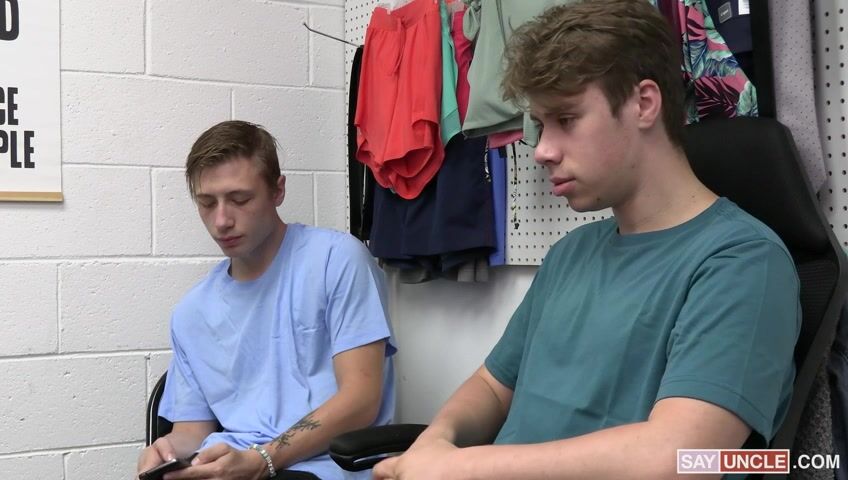 Twinks ladrões de loja levam no cru