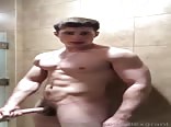 أقراص عضلية يستمنون في دش بخاري