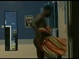 Männer duschen zusammen