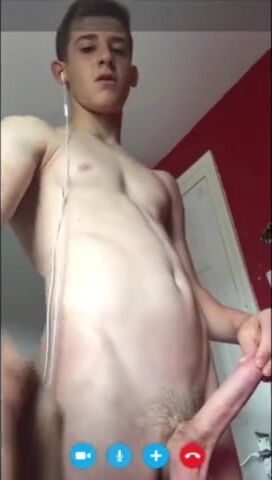 Twink exibe o pau duro e a gozada