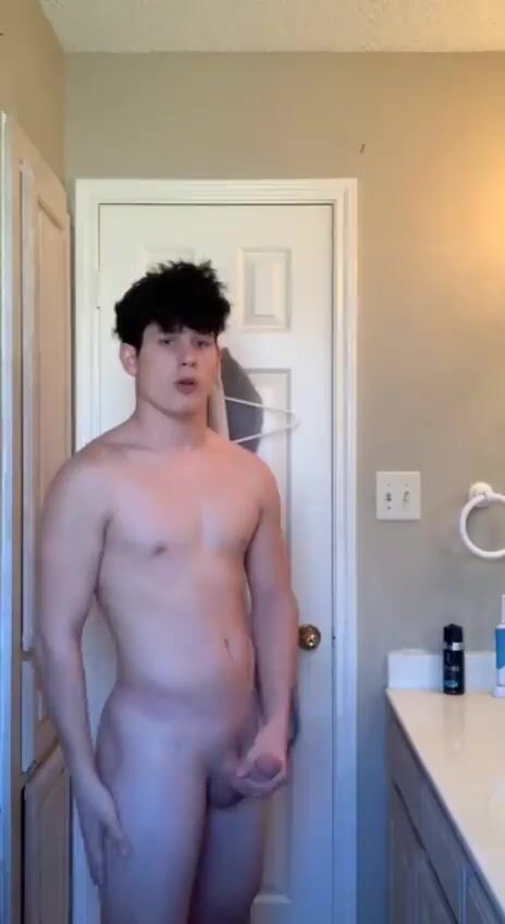 Muscular shy dude jerks off