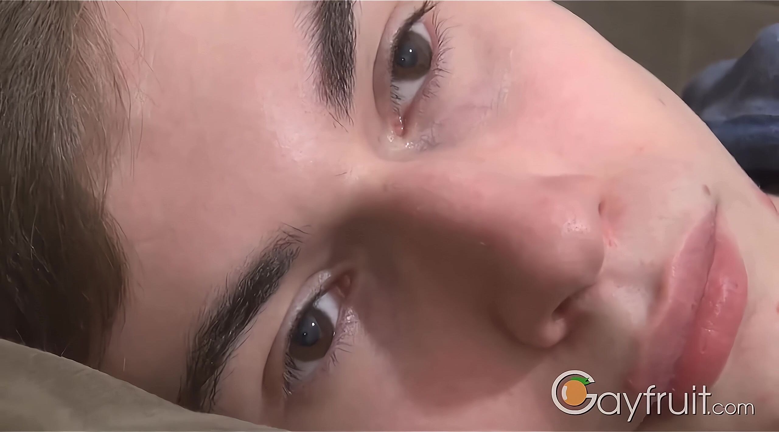 Russischer pornostar siergiej zeigt füße und masturbiert