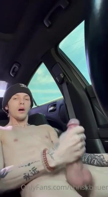 Ado skater se branle violemment