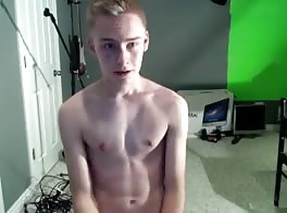 Skater boy squirts hot cum