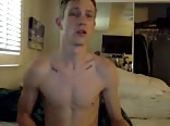 شاب نحيف يستمني على الكاميرا - المزيد على boycams.ca