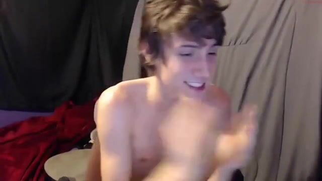 Skinny twinks share one big long fat cock
