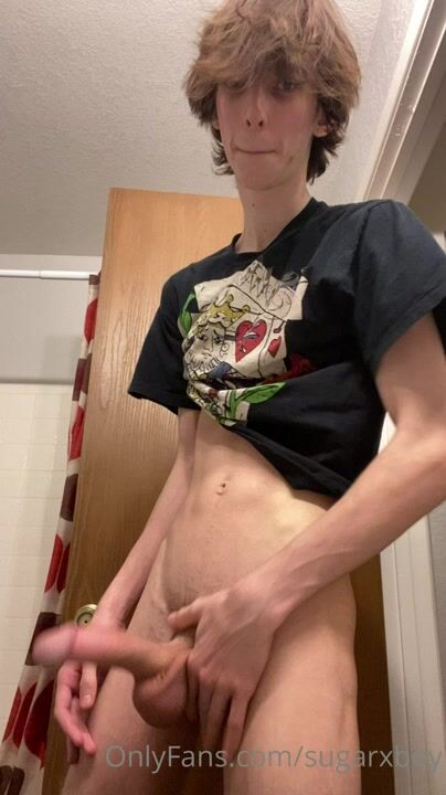 Ado mince chevauche grosse bite sans capote