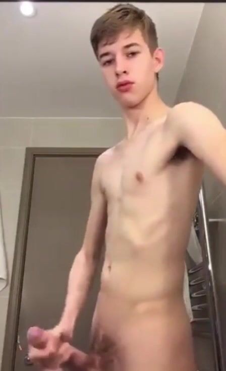 瘦小伙打飞机射精