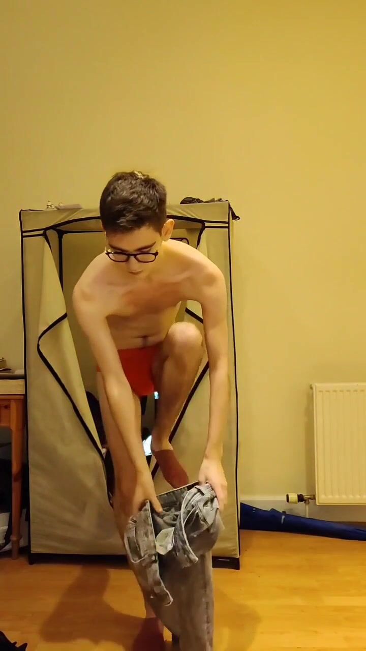 Ado musclé mince jouit