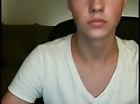 Glatter teenager gestreichelt