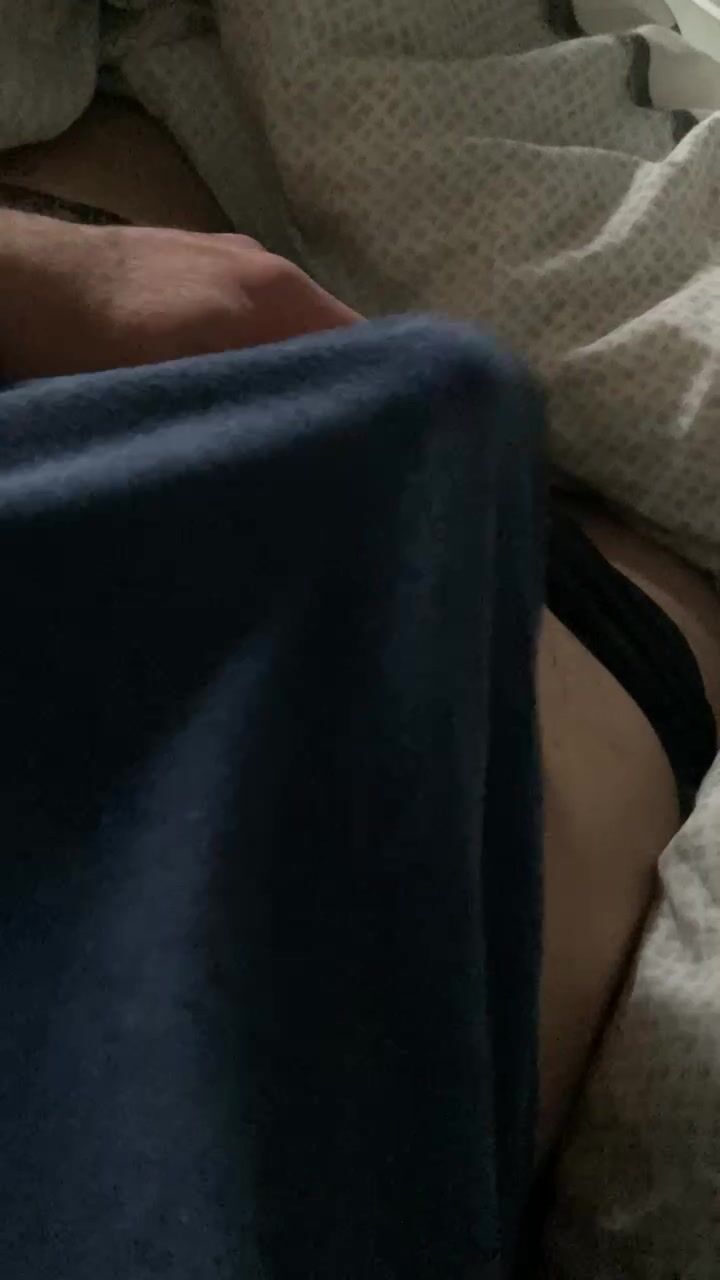 Daddy musclé baise sans capote un ado 6
