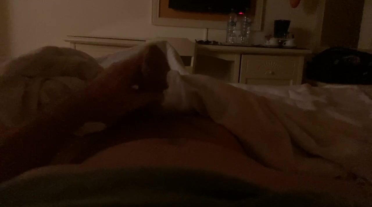 Papa musclé baise ado sans capote 78