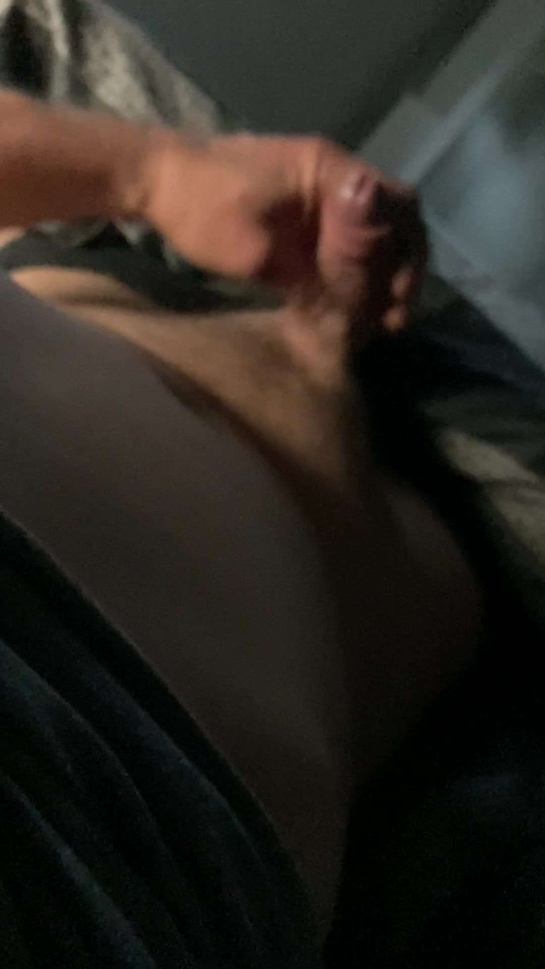 Daddy musclé féconde un ado sans capote 2