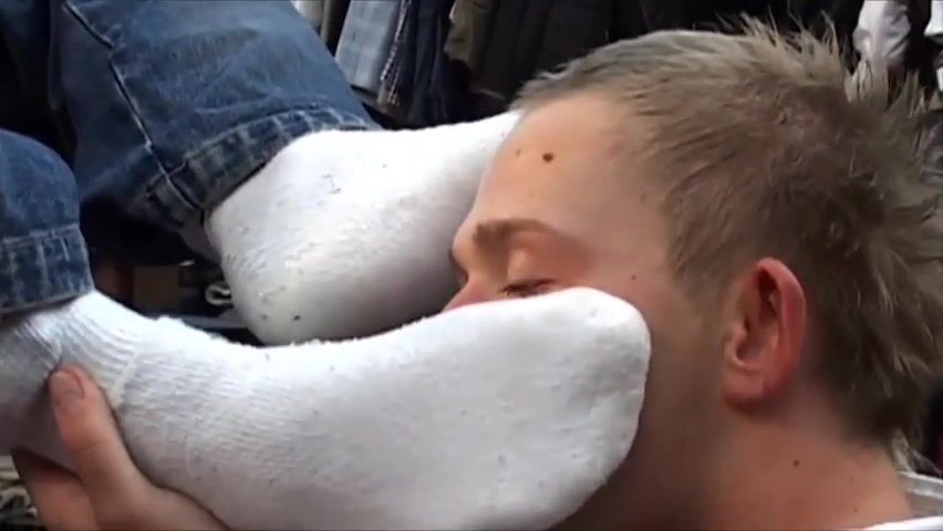 Sneaker sex with twink and daddy