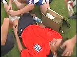 Adolescentes do acampamento de futebol marcam forte