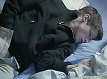 Escena de masturbación suave en una película francesa
