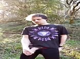 Porno von großen muskulösen jungs allein im öffentlichen park