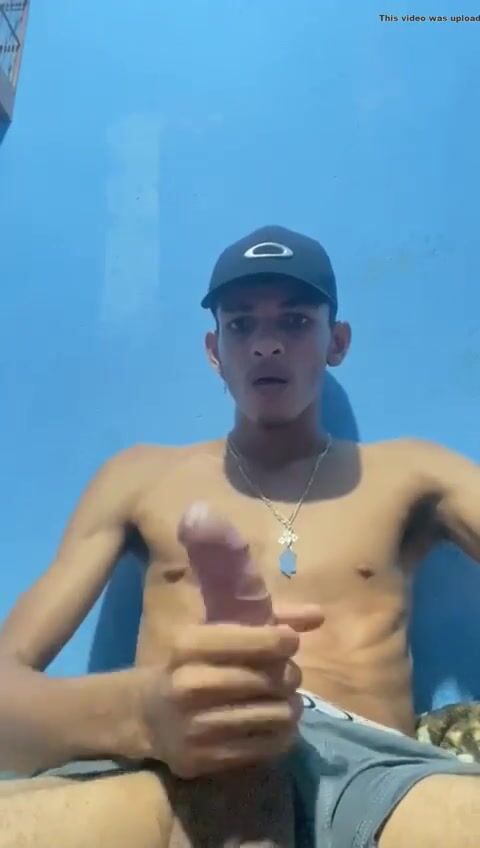 Twink húngaro graba juego de polla solo