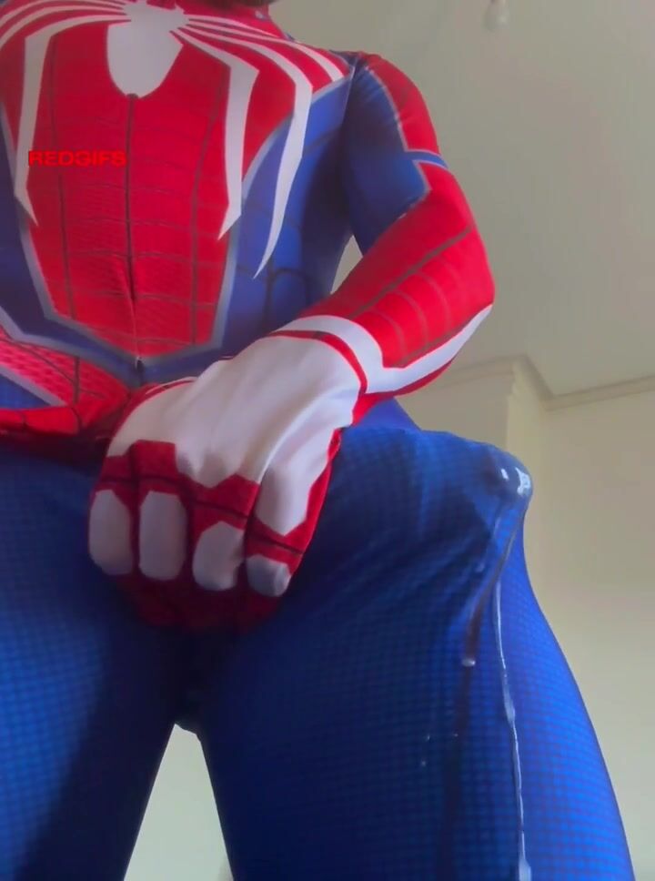 Spider-man spritzt im kostüm