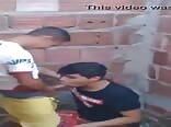 فتيان لاتينيون كاميرا تجسس في العمل