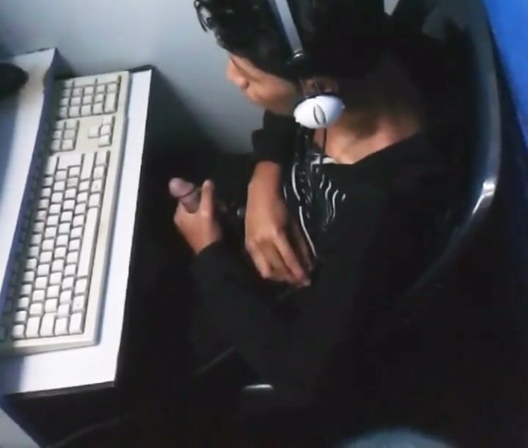 Spy catches cyber twink eating raw cum