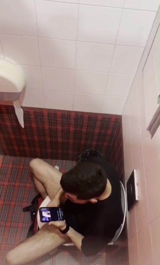 Spy for 4 guys jerking in the public toilet