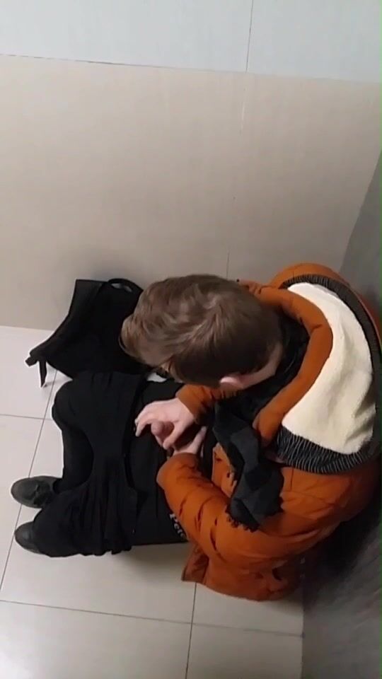 Spy catches 5 guys jerking in toilet