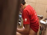 Str8 guy spied on in public toilet