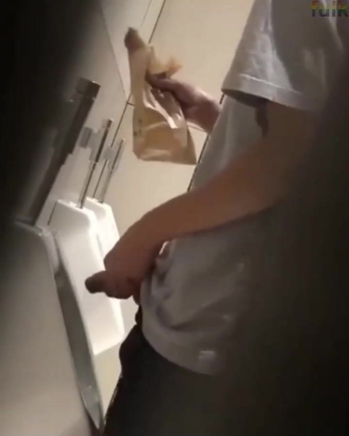 Boys pissing spy cam porn