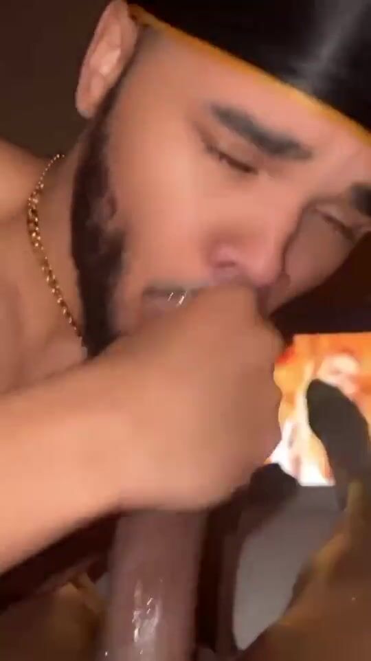 Hetero chupa polla duro en porno oral gay