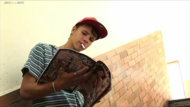 Str8 chap jerk-off in the street