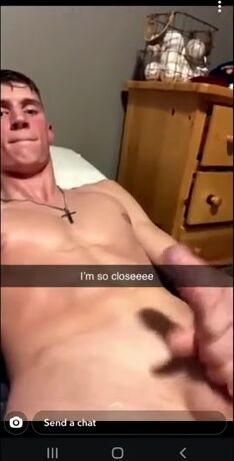 Hetero blonder college-twink schickt nudes und wichst auf cam