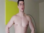 ストレートな fratboy が硬いチンポをシゴく