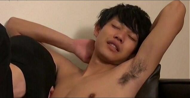 直男亚洲少年第一次与男人发生关系