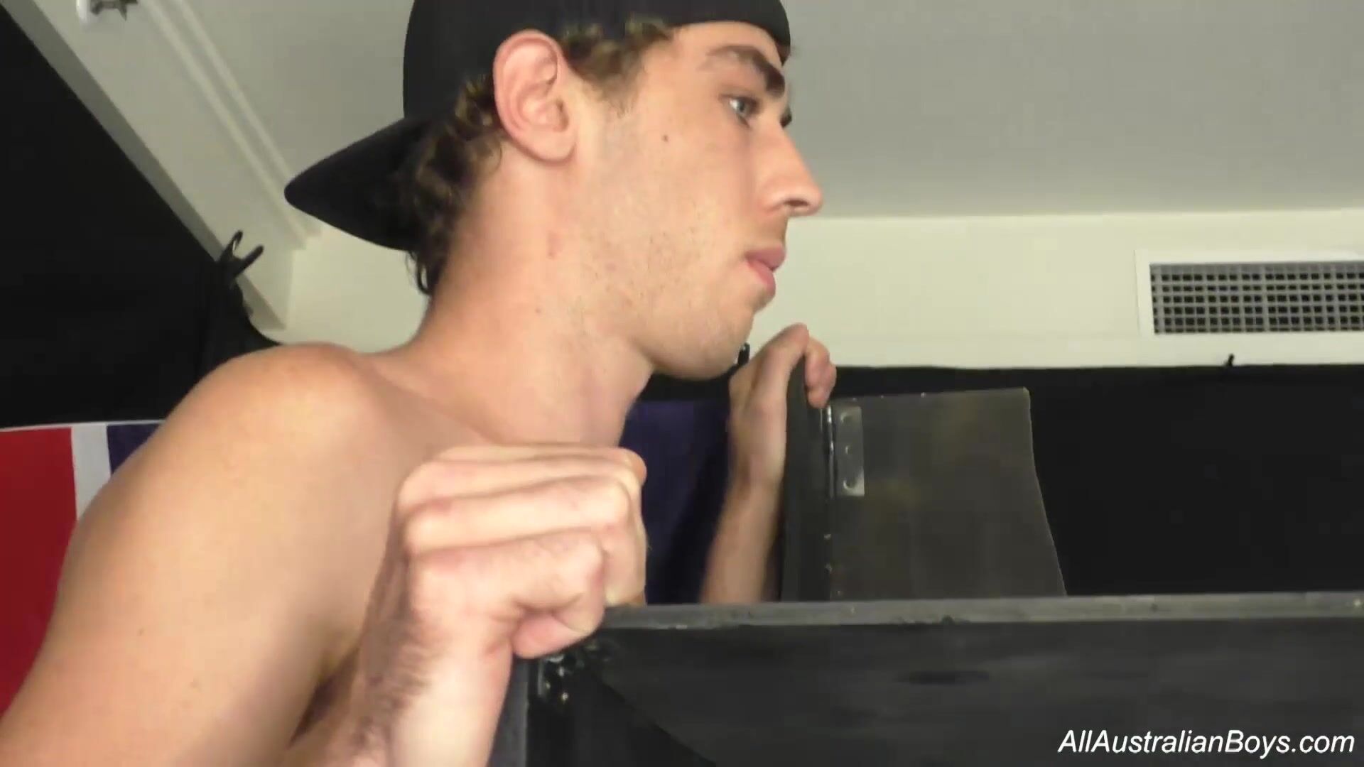 Straight boy oral tricks on daddy