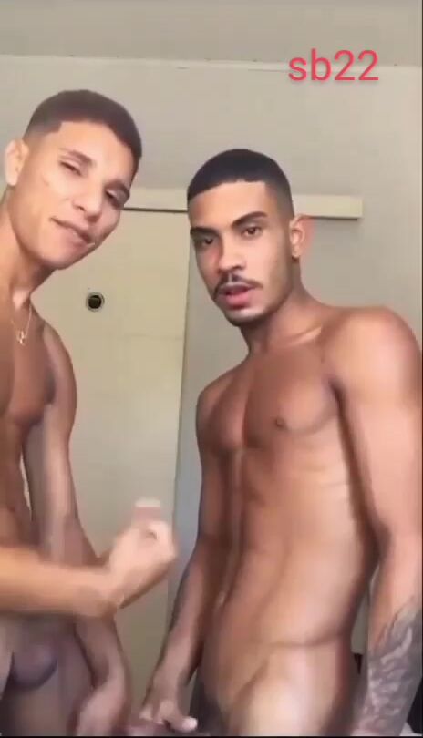 Brasilianische heterojungs ohne gummi und sperma im mund