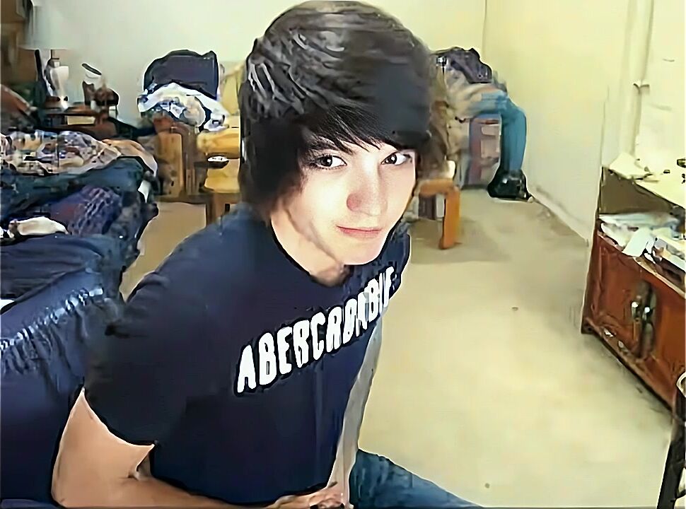 Straight emo twink strokes uncut cock on cam
