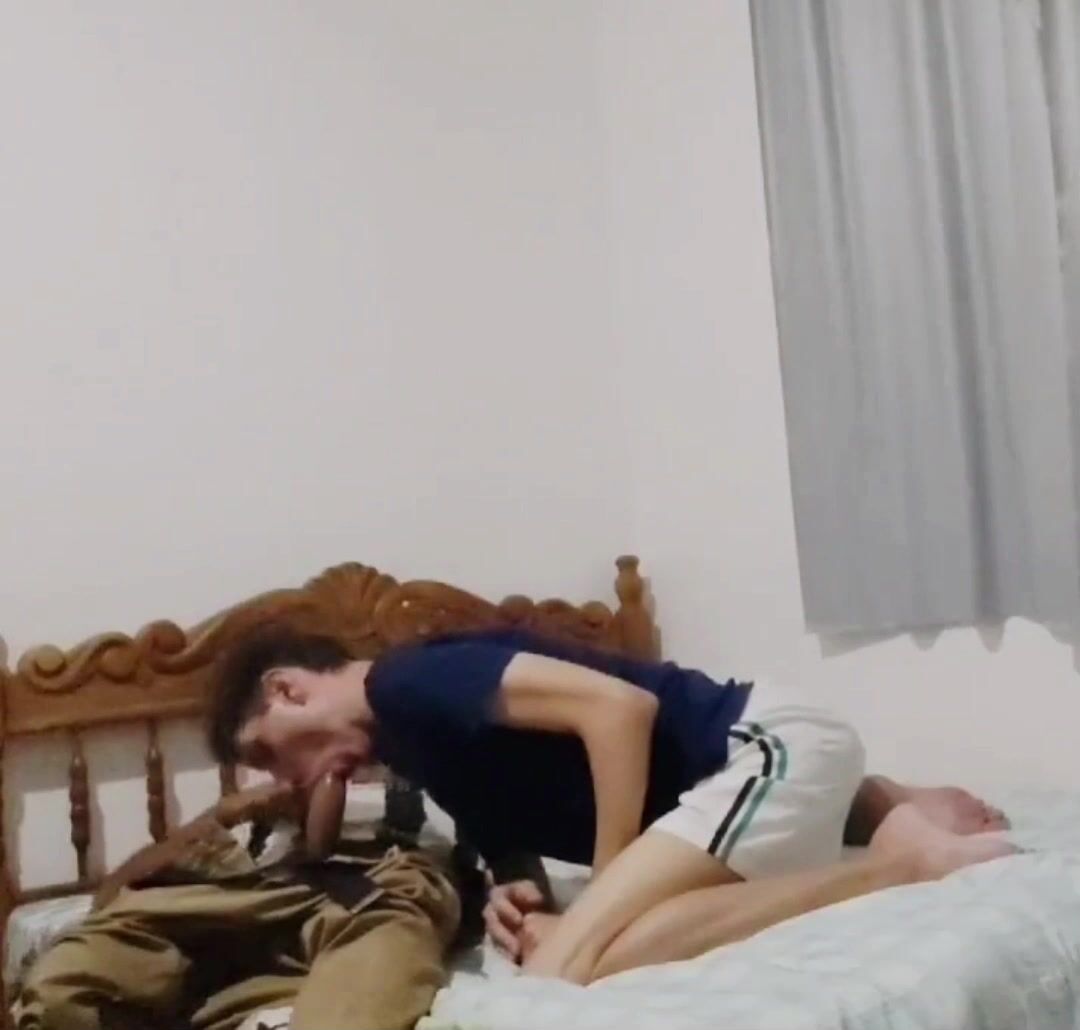 Straight guy pounds teen bottom hard