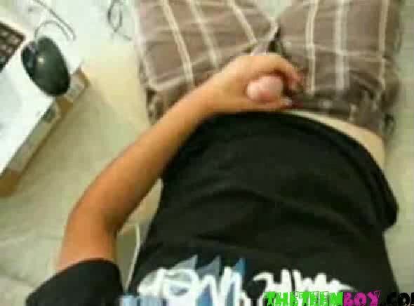 害羞大学生小受被诱射精