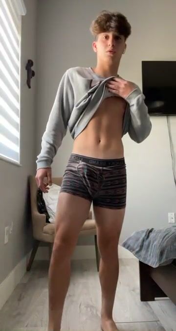 Straight twink jerks shaved cock for catfish twinks